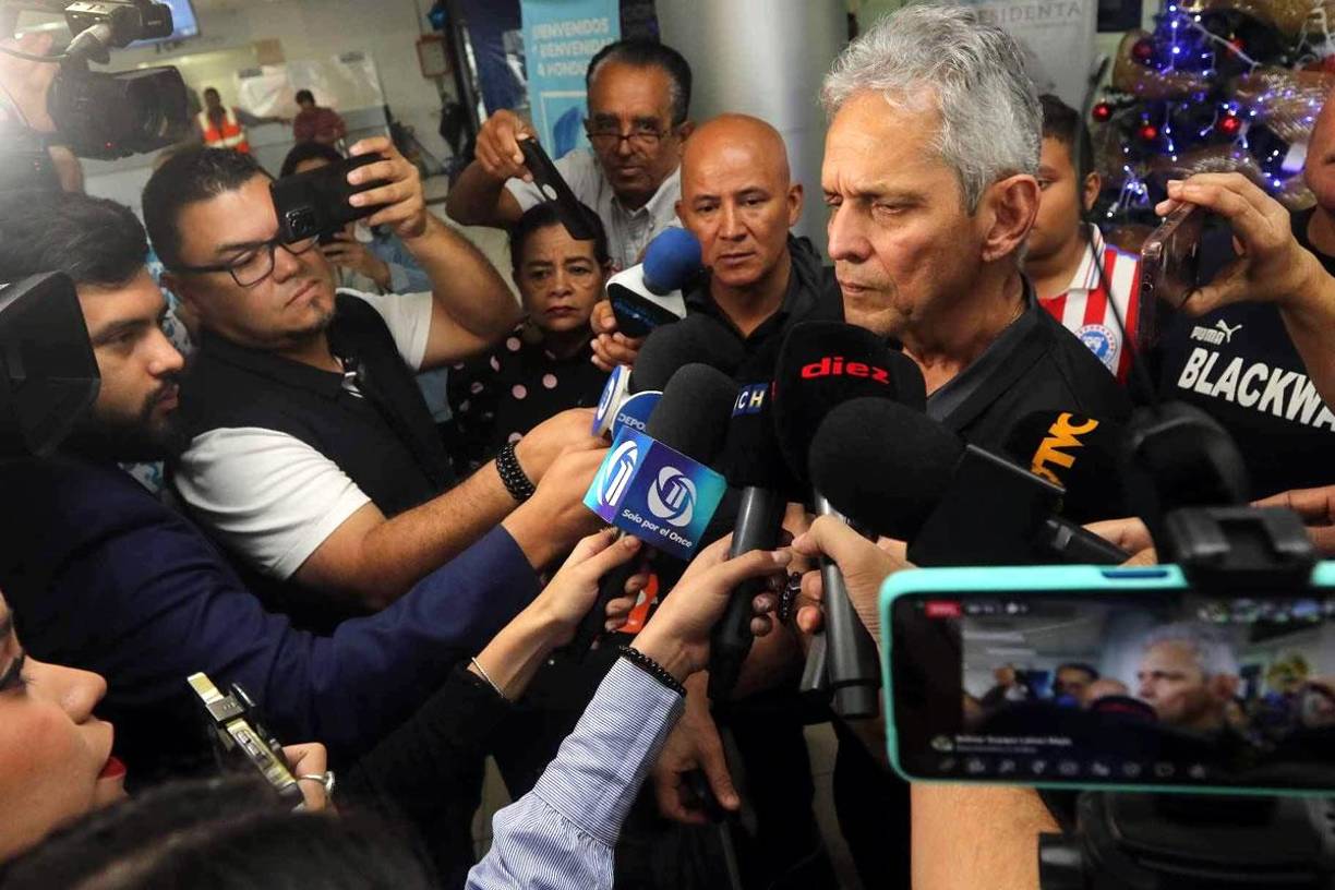 Reinaldo Rueda atendió a los medios de comunicación para expresar su sentir tras la dolorosa derrota ante México en el Azteca.