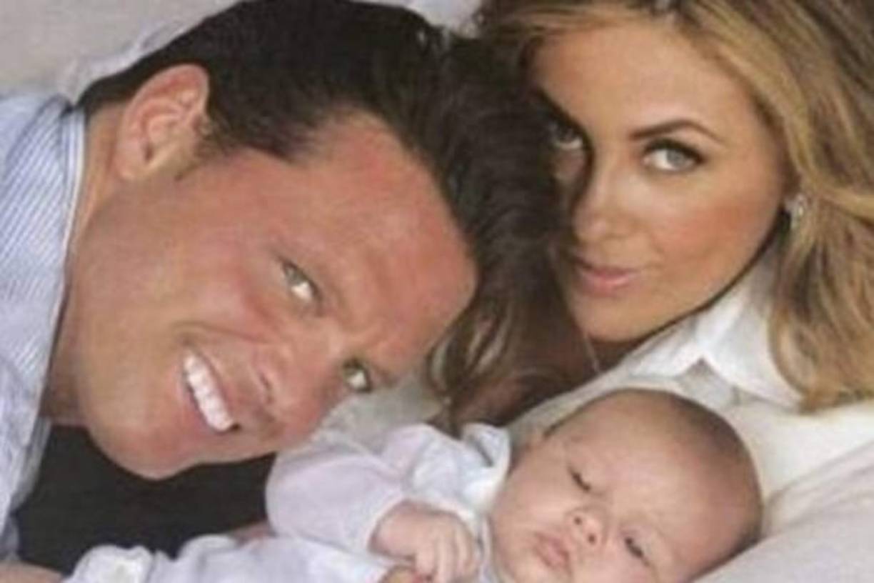 Luego del triste desenlace, se hizo popular una versión que acusaba al cantante de no querer responsabilizarse por sus hijos. Aunque Arámbula nunca confirmó esa historia, en 2013 presentó una demanda contra Luis Miguel en la que exigía la manutención.