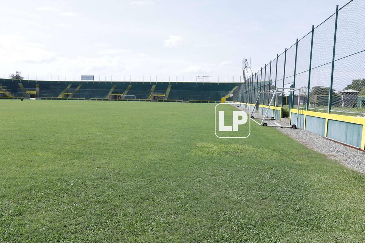 El Parrillas One cuida mucho la grama con respecto a las inundaciones.