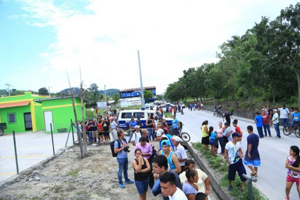 Al menos ocho personas murieron y tres resultaron heridas en un tiroteo en la terminal de buses en el sector de la López Arellano en Choloma, Cortés, al norte de Honduras.