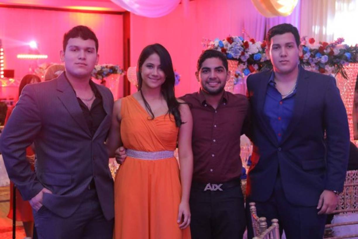 Marco Valle, Fernanda Merlo, Oliver Beteta y Charly Valle.