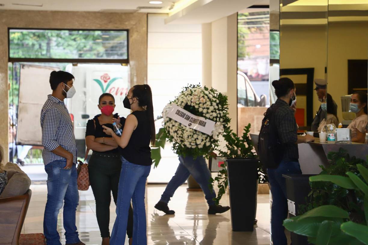 Uno de los heridos en el tiroteo es solicitado en extradición por las autoridades brasileñas, por lo que las autoridades no descartan que el ataque haya sido contra el líder de la banda criminal.