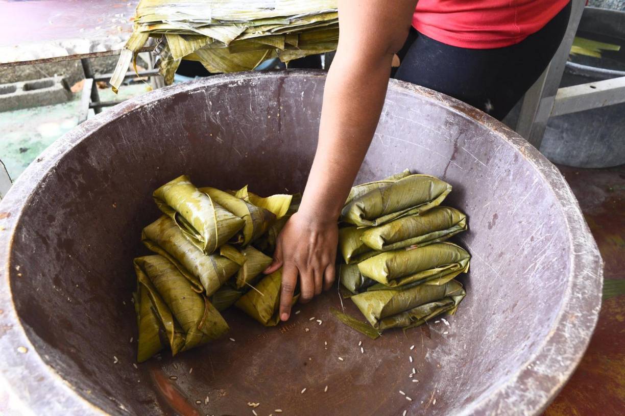 Según los propietarios de estos locales, la idea surgió de parte de líderes de la iglesia La Luz del Mundo, situada en la 7 calle, quienes motivaron a sus congregantes para que hicieran los tamales y los vendieran en las colonias aledañas.