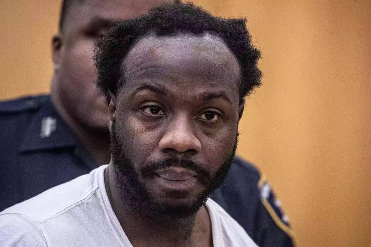 El presunto asesino, identificado como Hassem Jenkins, enfrenta cargos por el feminicidio de María Coto, de 56 años.