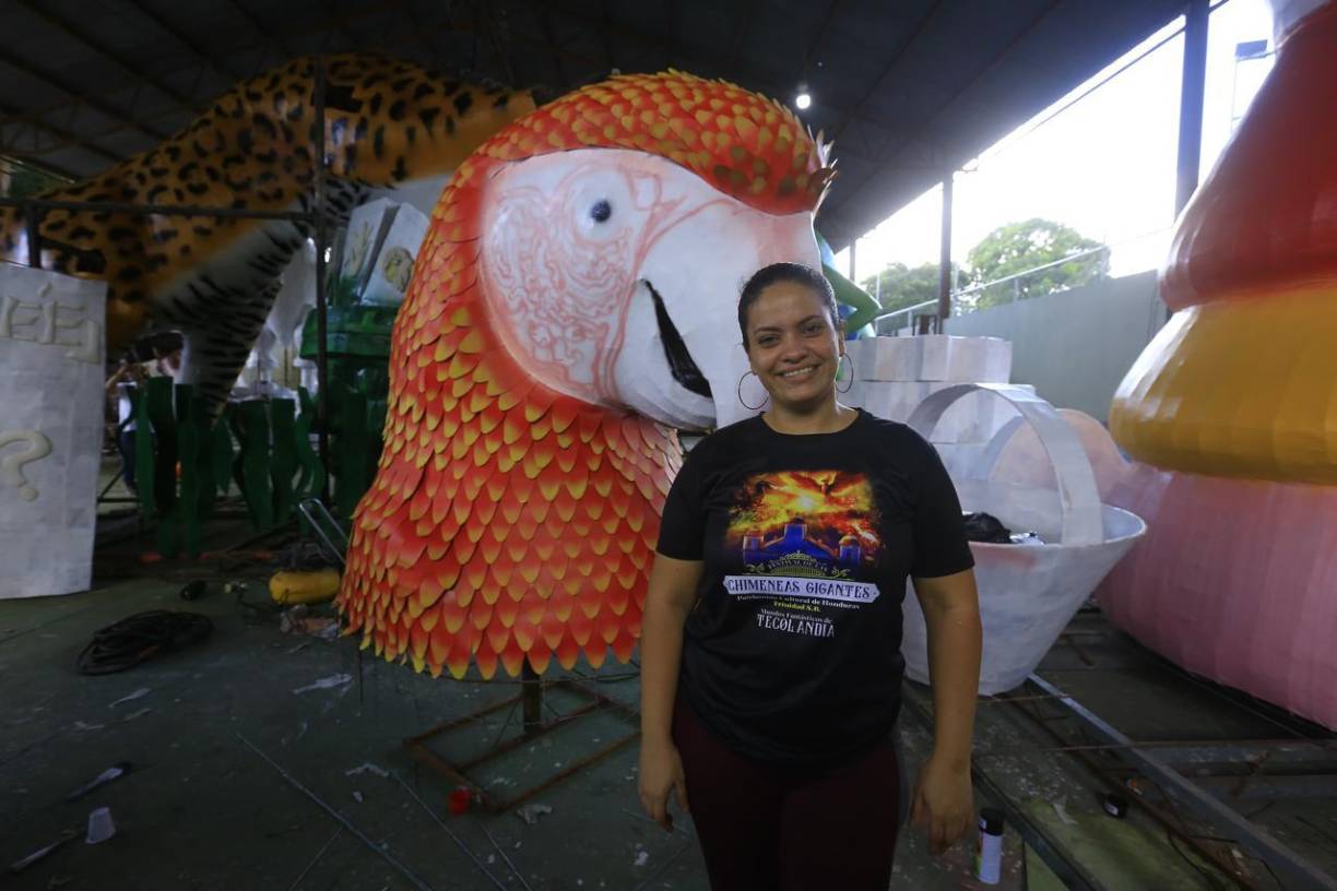 Karen Irías, una de las artistas y representante de los artesanos, manifestó que están trabajando sin descanso para poder terminar a tiempo y que las familias hondureñas puedan contemplar las chimeneas que representan la flora y fauna, los juegos tradicionales y la cultura garifuna, lenca y pueblos mágicos.