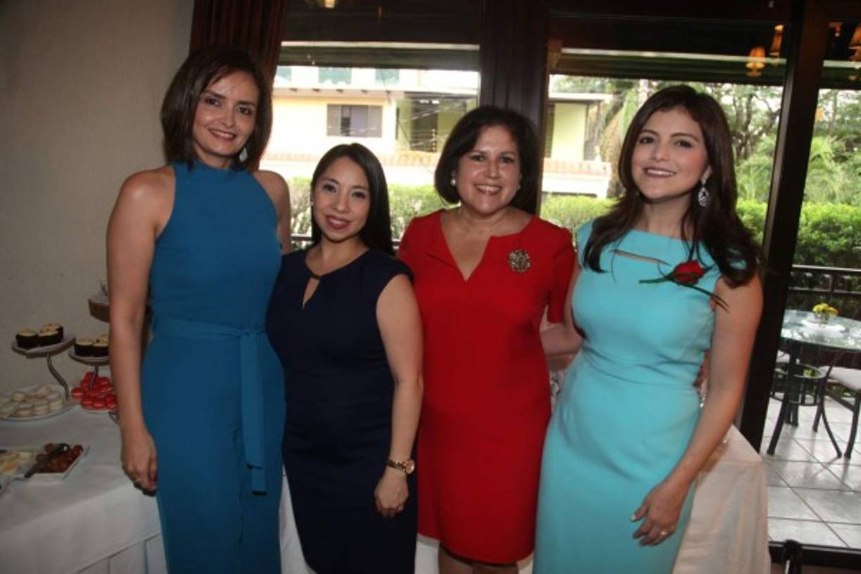 Romina Bueso, Flor Handal, Ana Clemencia Férez y Carla Milla.