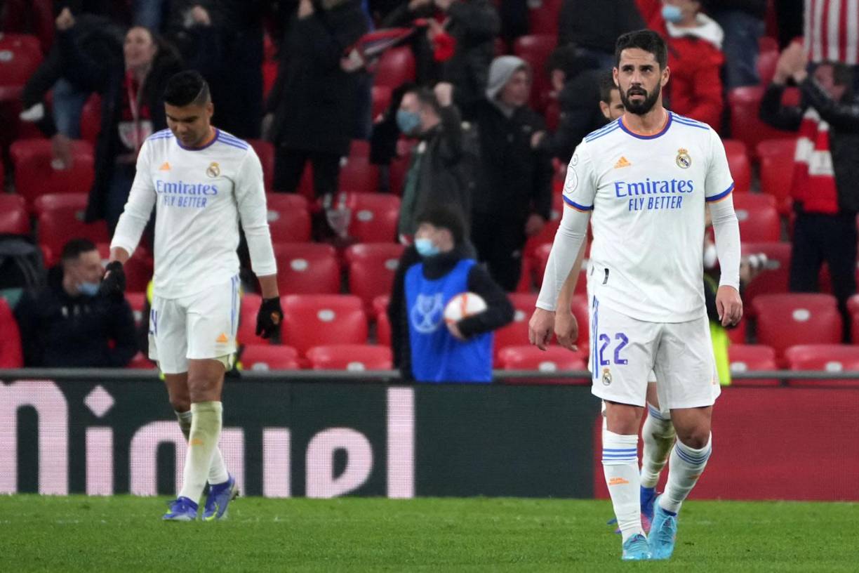 Isco y Casemiro, tristes por la eliminación del Real Madrid.