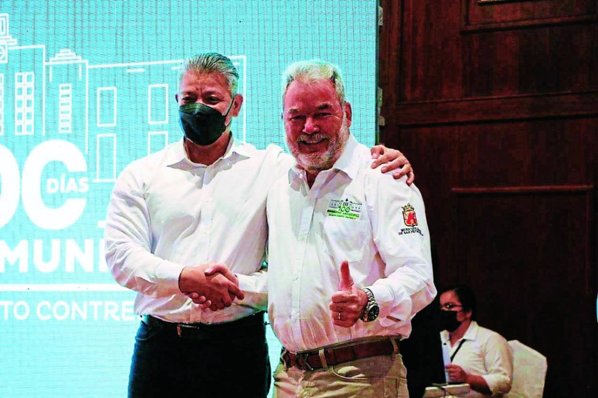 Durante de la sesión de corporación municipal de hoy, el alcalde presentó material gráfico que destapa, según él, una “conspiración” para darle un “golpe de silla”.