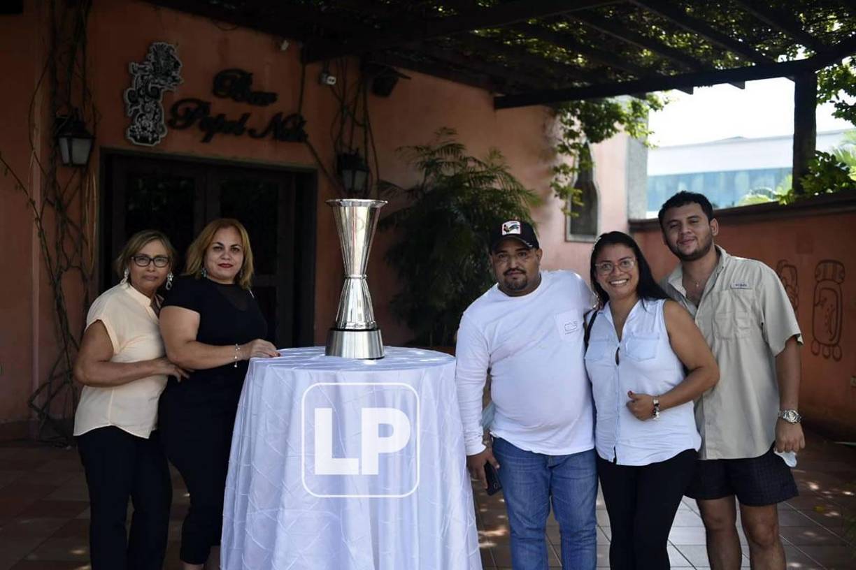 Algarabía por Olimpia y la copa de campeón de Liga Concacaf en San Pedro Sula
