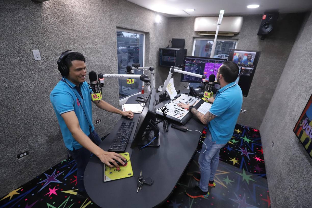 Desde las 4:00 de la tarde, los comunicadores se sentaron para hablar de la jornada especial del Día Mundial de la Radio.