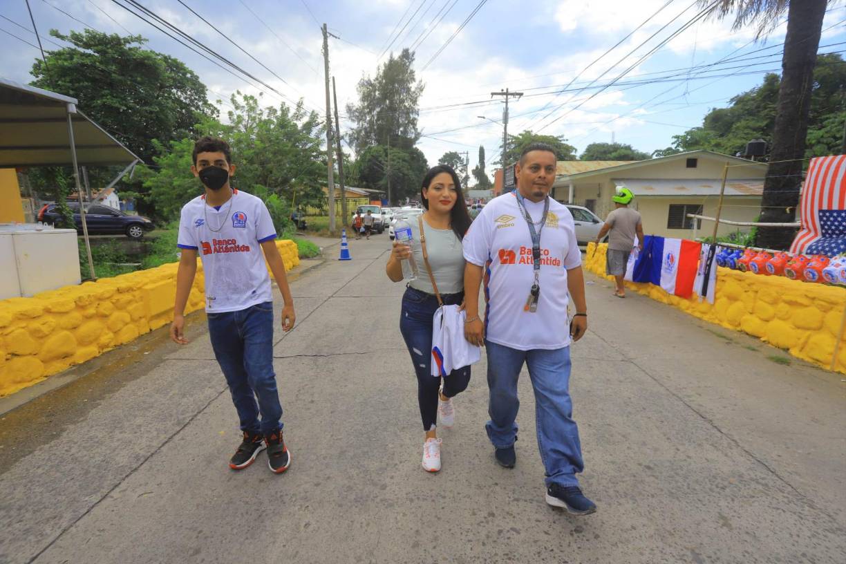Familias llegan a disfrutar de la Gran Final del fútbol hondureño.
