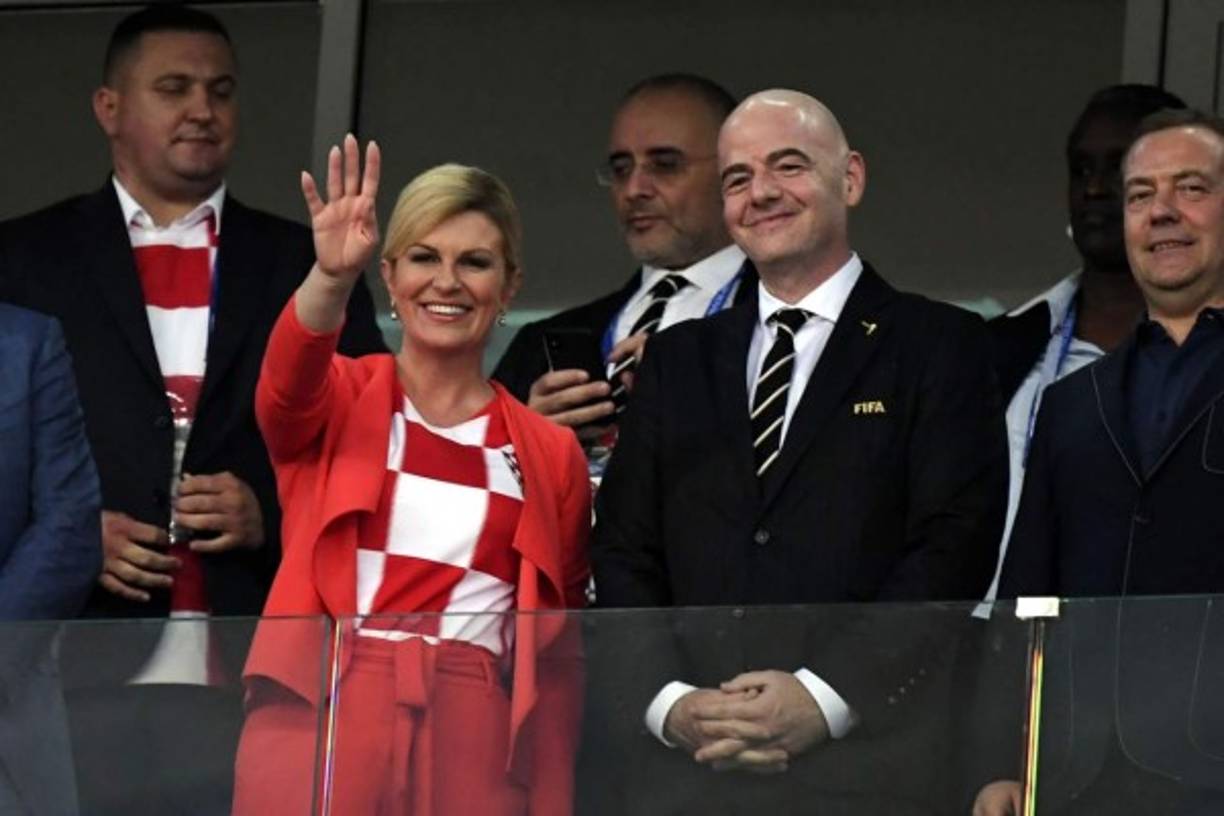 La bella presidenta de Croacia, Kolinda Grabar-Kitarović, apoyó a su selección en el palco vip y estuvo a la par de Gianni Infantino, presidente de la FIFA. Foto AFP