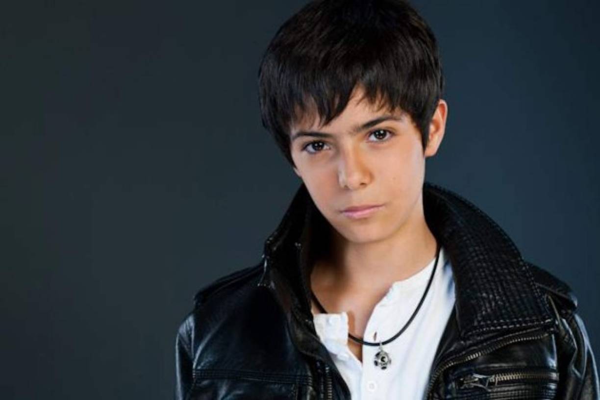 Alex Flores ha participado en su escasos 21 años de edad, en 16 novelas y una bioserie. Gran trayectoria para un joven.