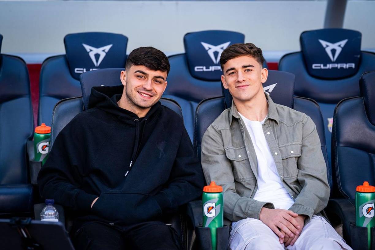 Pedro y Gavi estuvieron en el banquillo del Camp Nou en la previa del partido. Ambos jugadores no pudieron jugar, el primero por lesión y el segundo por suspensión de amarillas.