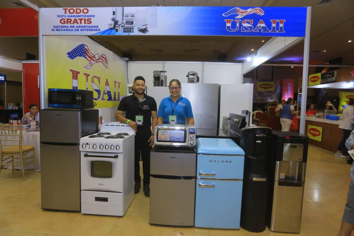 Fausto Sánchez y Cinthia Tinoco le esperan en el stand de USA II.