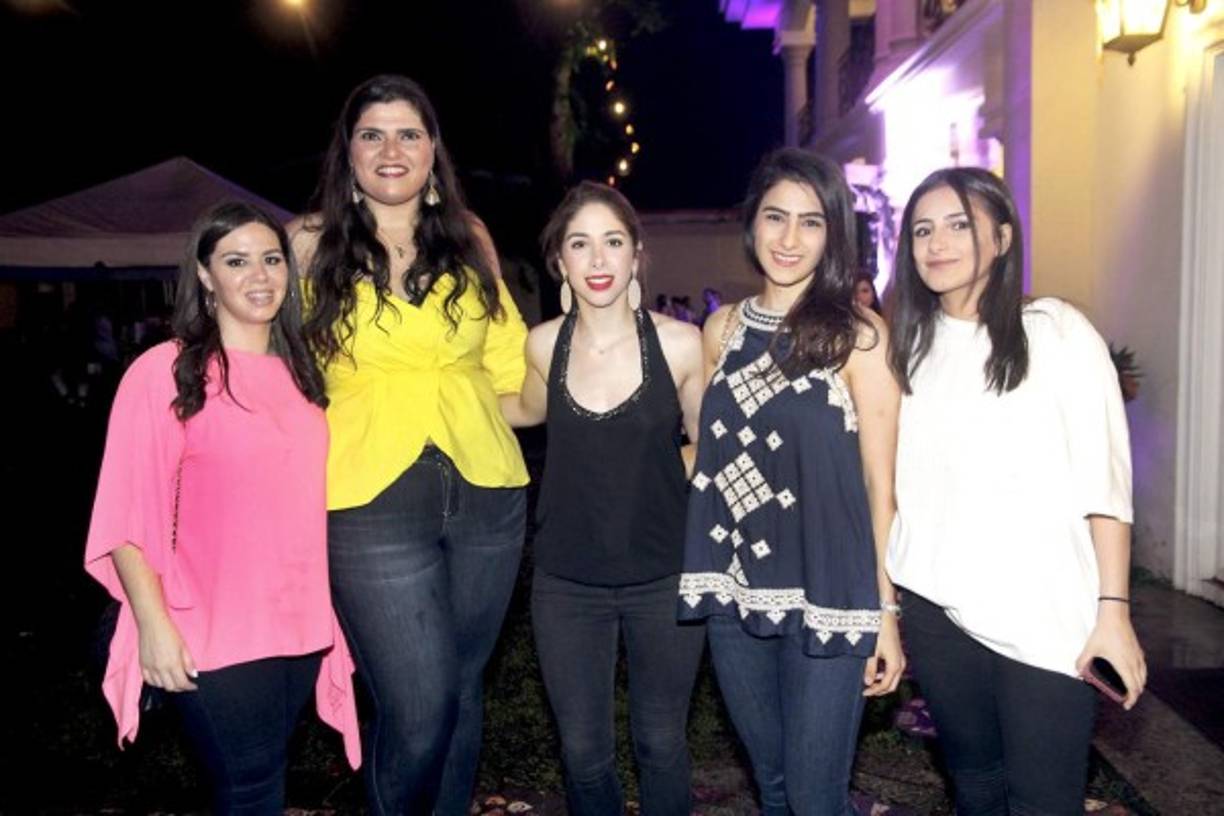 Giordanna Kafati, Regina Handal, Tiara Kafati, Amira y Ana Qubain.