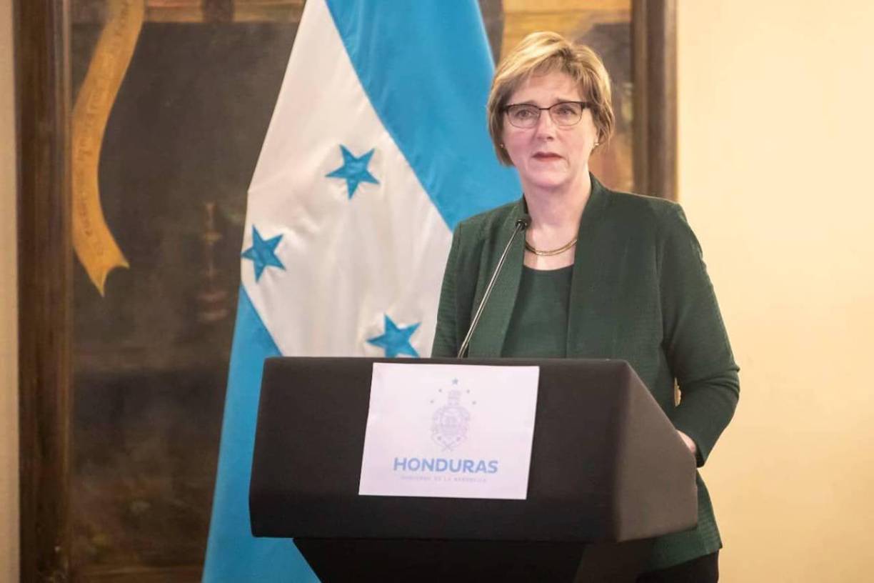 Y es que Laura Dogu, ayer martes, volvió a opinar sobre las acciones que llevan a cabo los fiscales interinos, Johel Zelaya y Mario Morazán. 