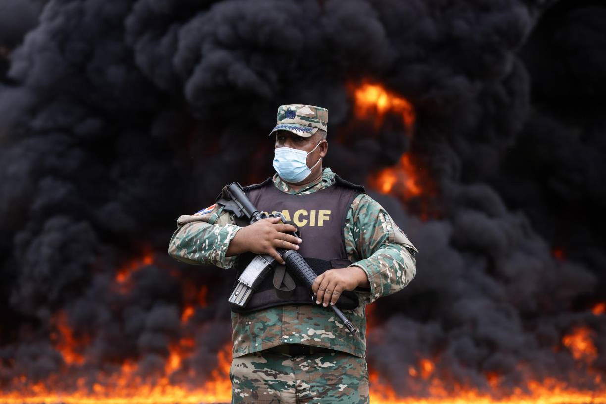 “El pasado 6 de diciembre fue un día de júbilo en este proceso de persecución e incautación de mercancías ilícitas, que significan un gran reto para la salud de las personas y para el mantenimiento del orden social (...) También ayuda al sistema de salud, que con esto ve que se está reduciendo el problema grave de salud que significan estas drogas”, valoró.