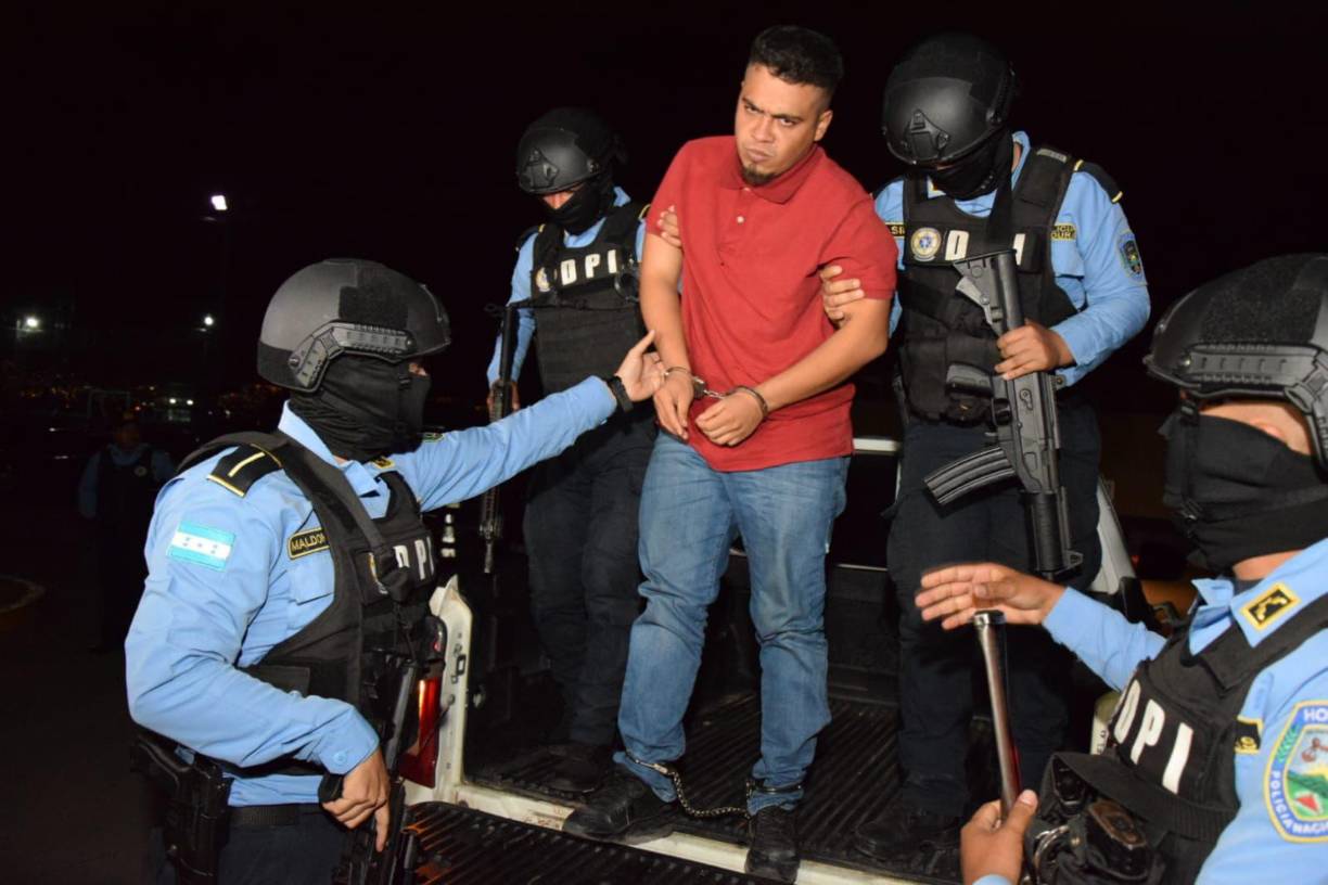 Aguilar indicó que, según informes de inteligencia, Almendares “era parte de un grupo armado de la pandilla MS13 encargado de planificar y ejecutar la muerte de alto impacto” de los cuatro jóvenes.