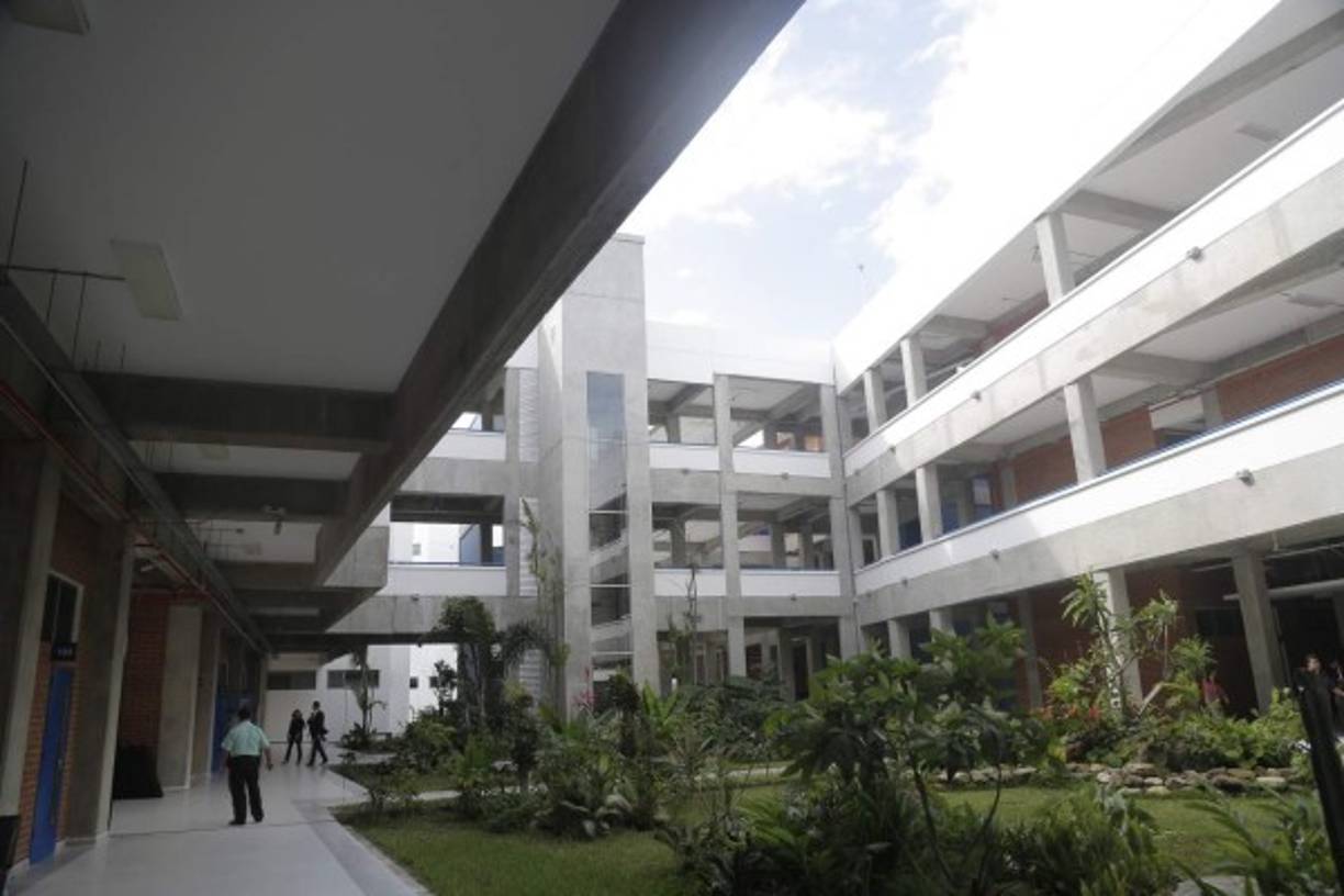 La Secretaría Ejecutiva de Administración de Proyectos de Infraestructura (SEAPI) de la Unah indicó que la obra ronda una inversión de 350 millones de lempiras y está conformada por cuatro módulos (A, B, C y D); cada uno posee una utilidad importante en la formación de los estudiantes que lo hace diferente a cualquier otro complejo con la misma finalidad.<br/>