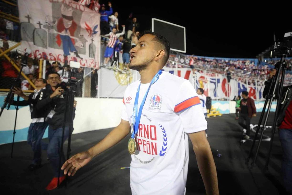 El presidente de Olimpia, Rafael Villeda, afirmó que no han recibido ninguna oferta de la MLS por Edwin Rodríguez, José Mario Pinto o Jorge Álvarez. “Pues la verdad que nosotros no hemos tenido ningún contacto. Ojalá se pudiera dar una oportunidad para ellos, creo que se lo merecen”, informó.