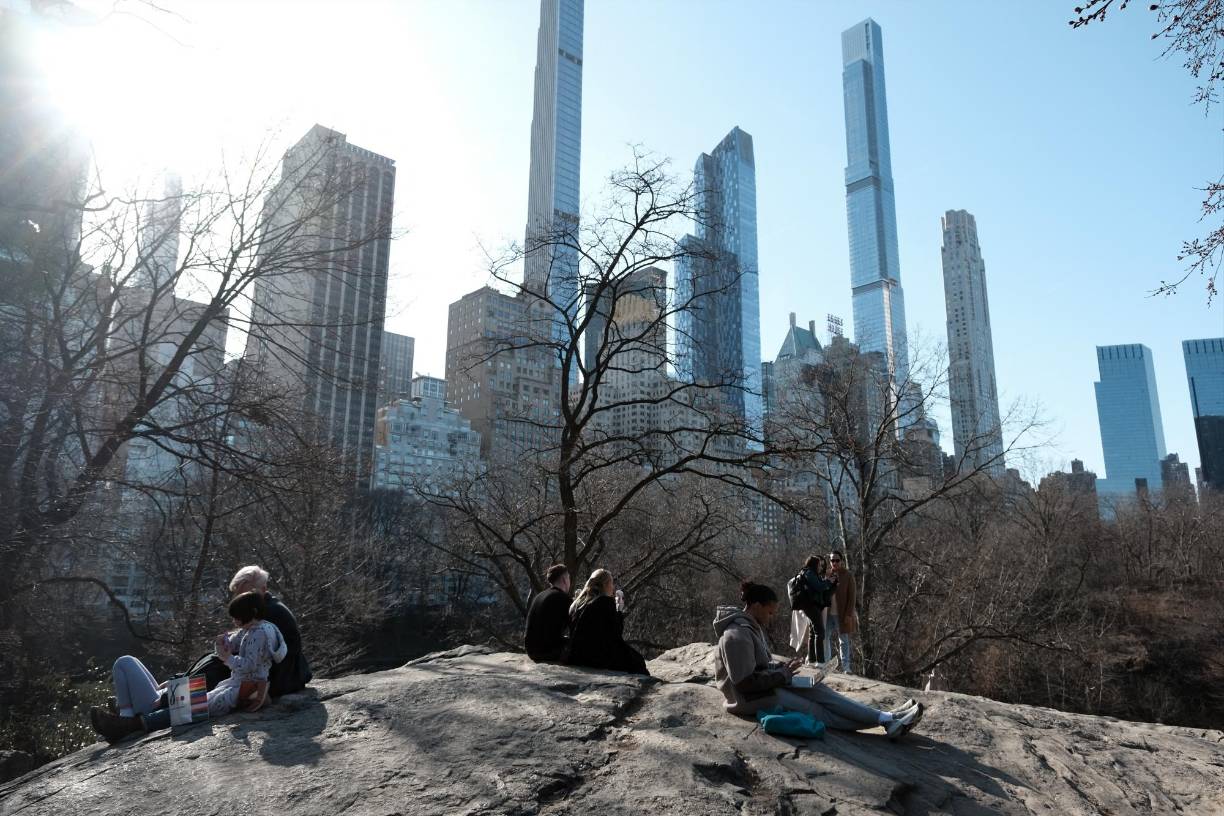 NEW YORK, NEW YORK - FEBRUARY 15: People enjoy an afternoon in Central Park in Manhattan on an unseasonably warm afternoon on February 15, 2023 in New York City. New York City and much of the East Coast have been experiencing warmer than usual temperatures this winter. There has been little to no snowfall in many areas and temperatures are expected to reach the 60's today and tomorrow in New York City. Spencer Platt/Getty Images/AFP (Photo by SPENCER PLATT / GETTY IMAGES NORTH AMERICA / Getty Images via AFP)