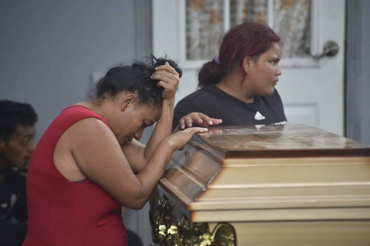 El fatídico hecho ocurrió pasadas las 12:00 am en el bordo de la colonia Guadalupe, en San Pedro Sula. Claudia Hernández, madre del niño, dijo que estaban dentro de la casa cenando cuando le avisaron que a su hijo le había explotado un mortero. 