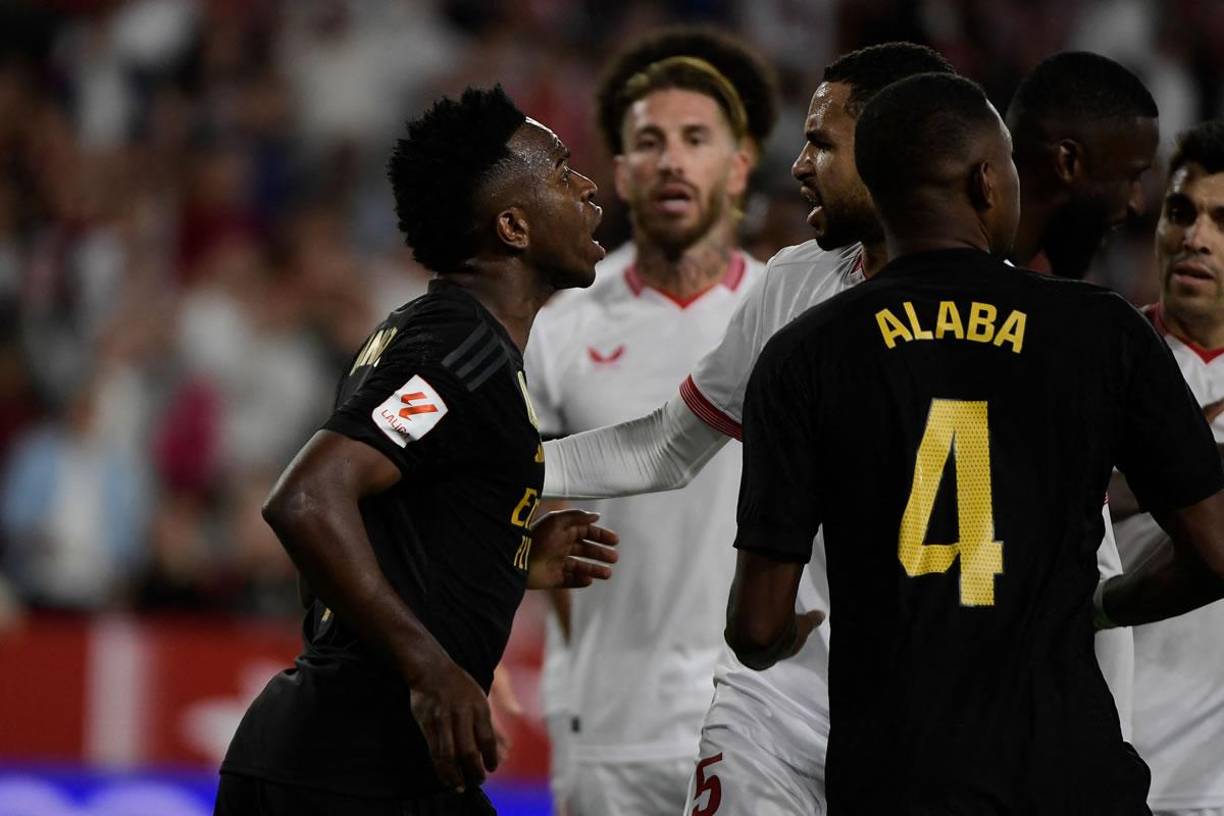 Vinicius protagonizó una bronca con Youssef En-Nesyri.