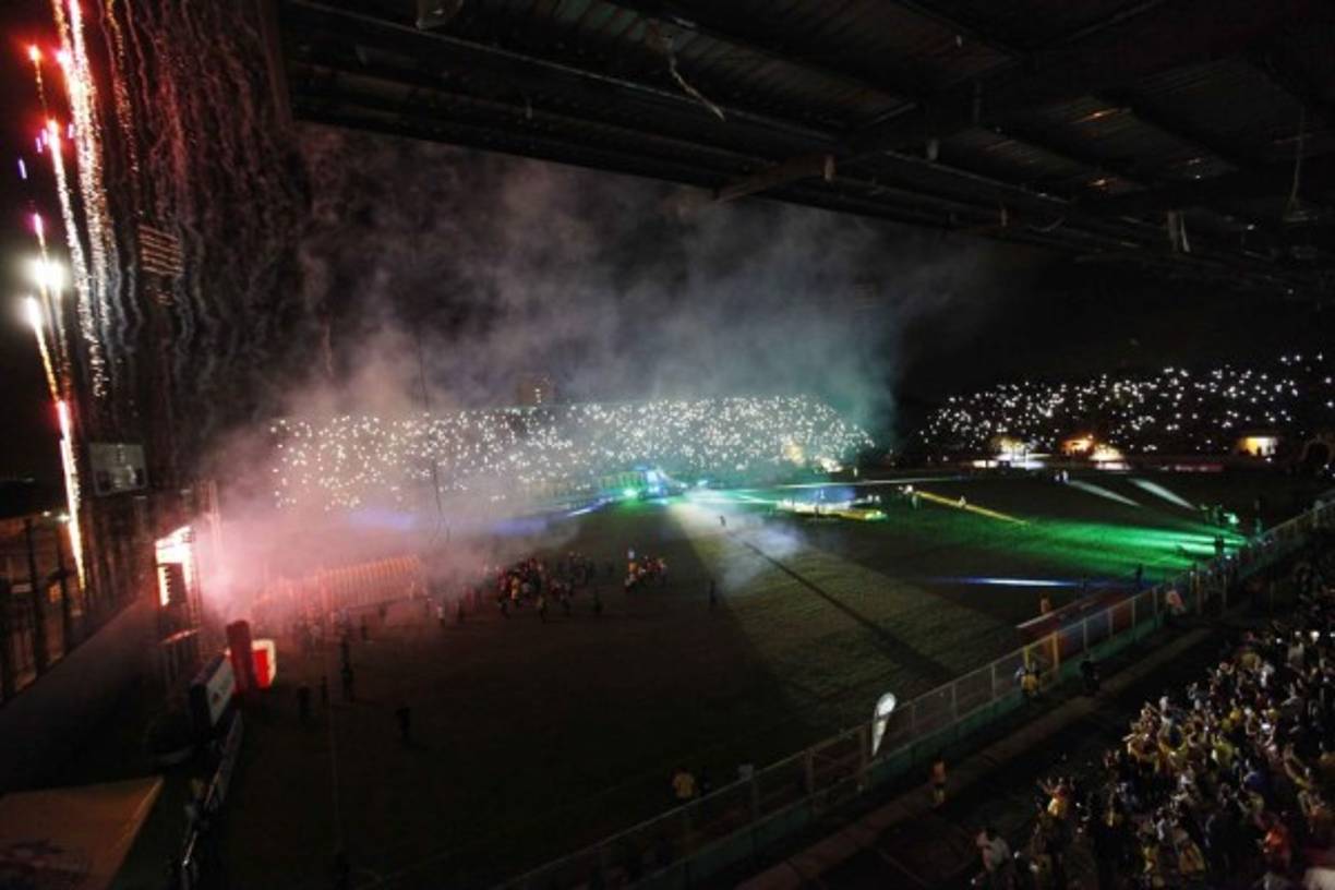 Lindo ambiente el que se ha vivido en la despedida de Carlos Pavón.