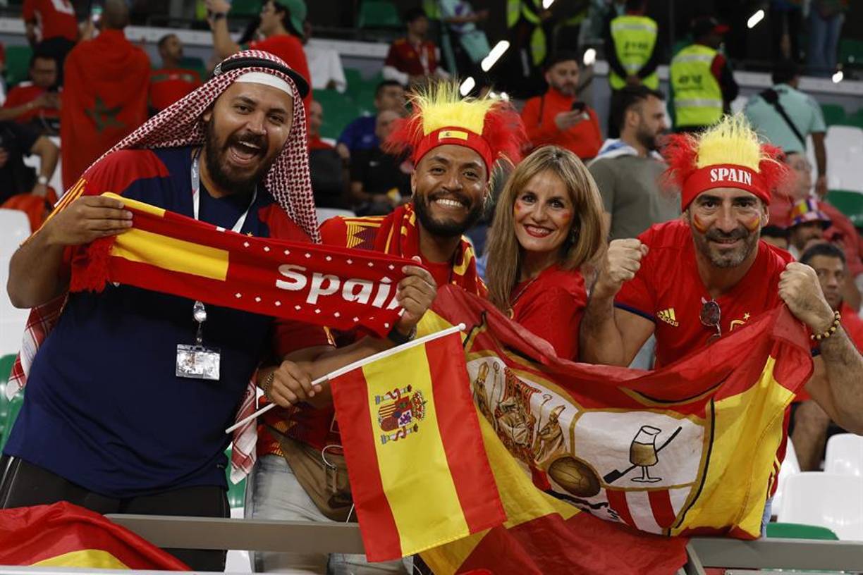 Los fanáticos españoles también llevaron un poco de ambiente al recinto.