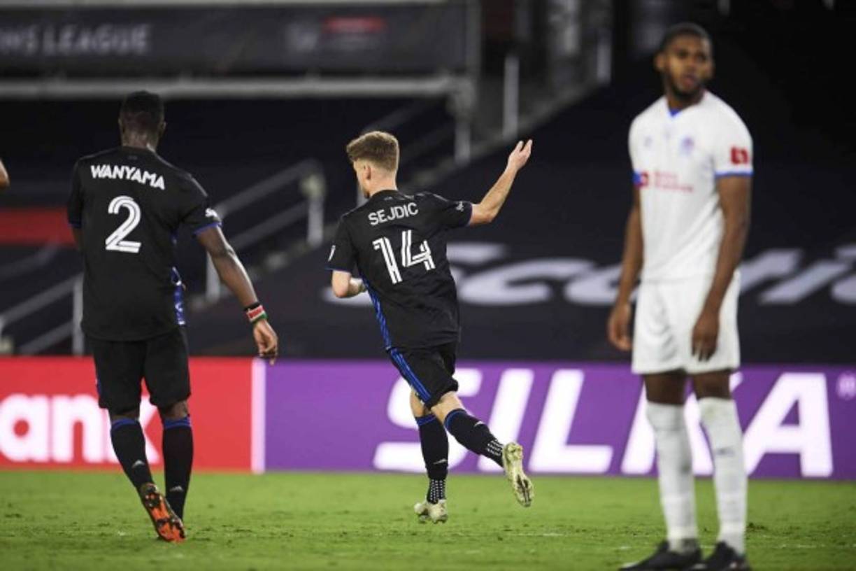 El alemán Amar Sejdic marcó el único gol del partido que daba ilusión al Montreal Impact. En la imagen corre a celebrar.