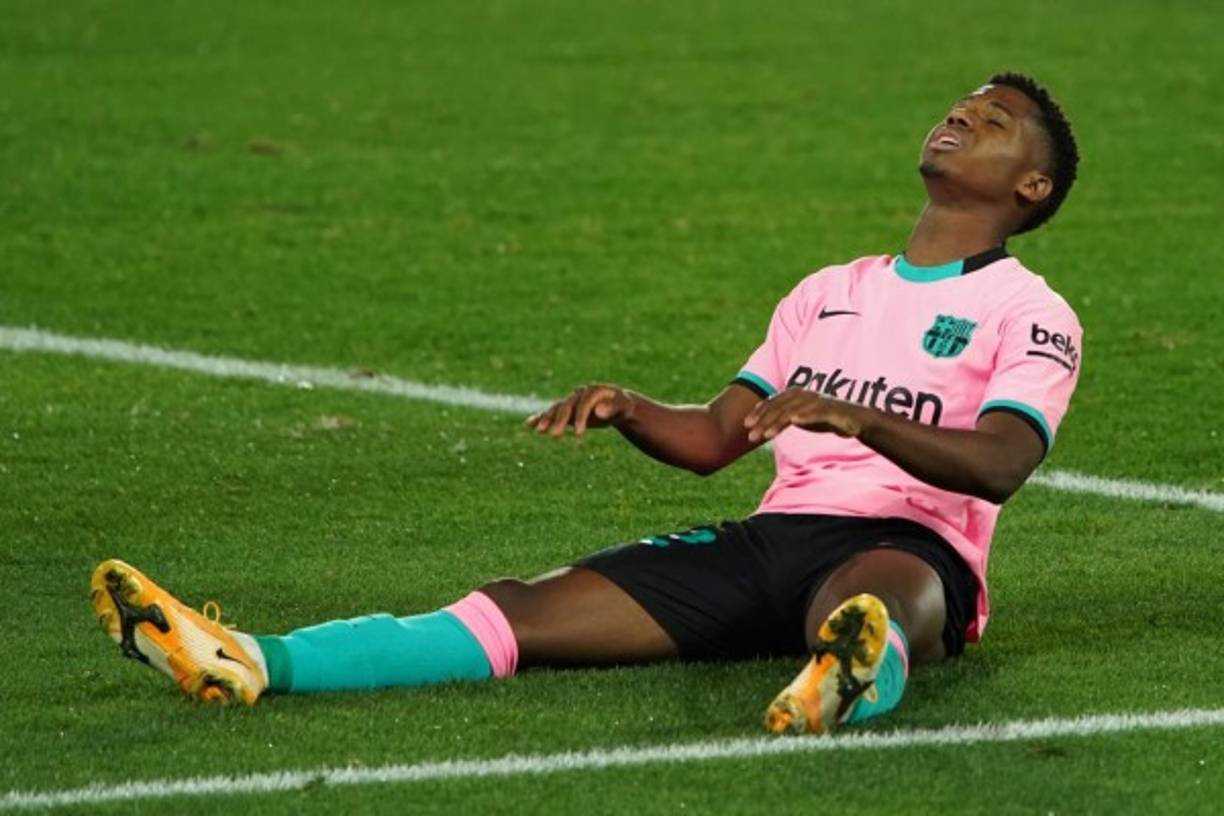 Ansu Fati se lamenta tras una oportunidad perdida.