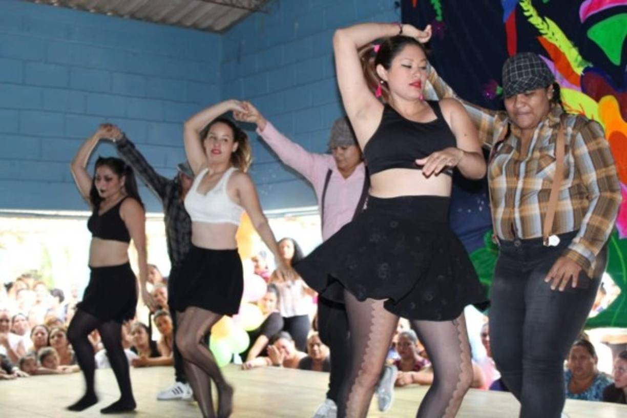 Las concursantes se dieron cita en el salón de clases donde se imparte el 'Curso de Estilista' en donde les lavaron y secaron el cabello. También les hicieron manicura y pedicura.