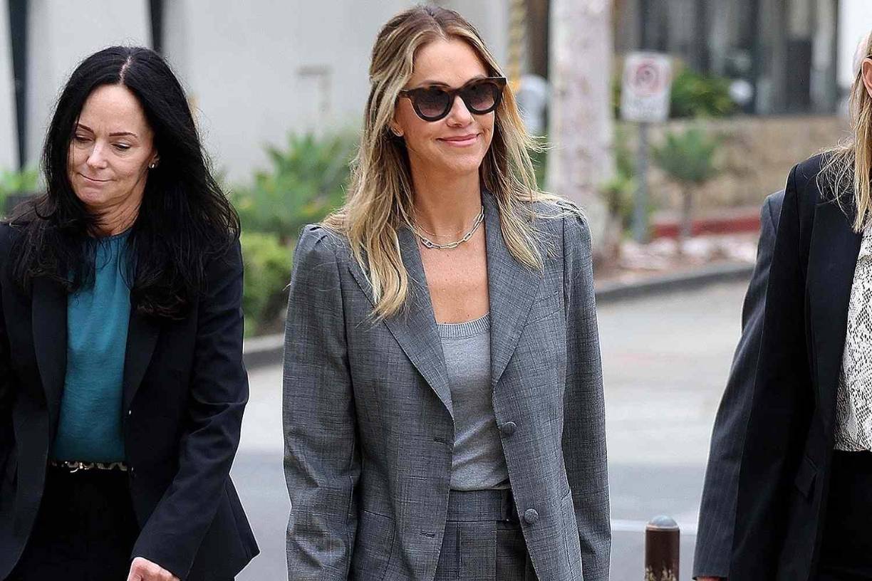 Diversos reportes aseguran que Kevin Costner le habría dado una fuerte cantidad de dinero a Christine para comprar otra casa donde pueda vivir con sus tres hijos. No obstante, su ex esposa aseguró que Kevin sólo tenía pensado pagar el alquiler de una casa.