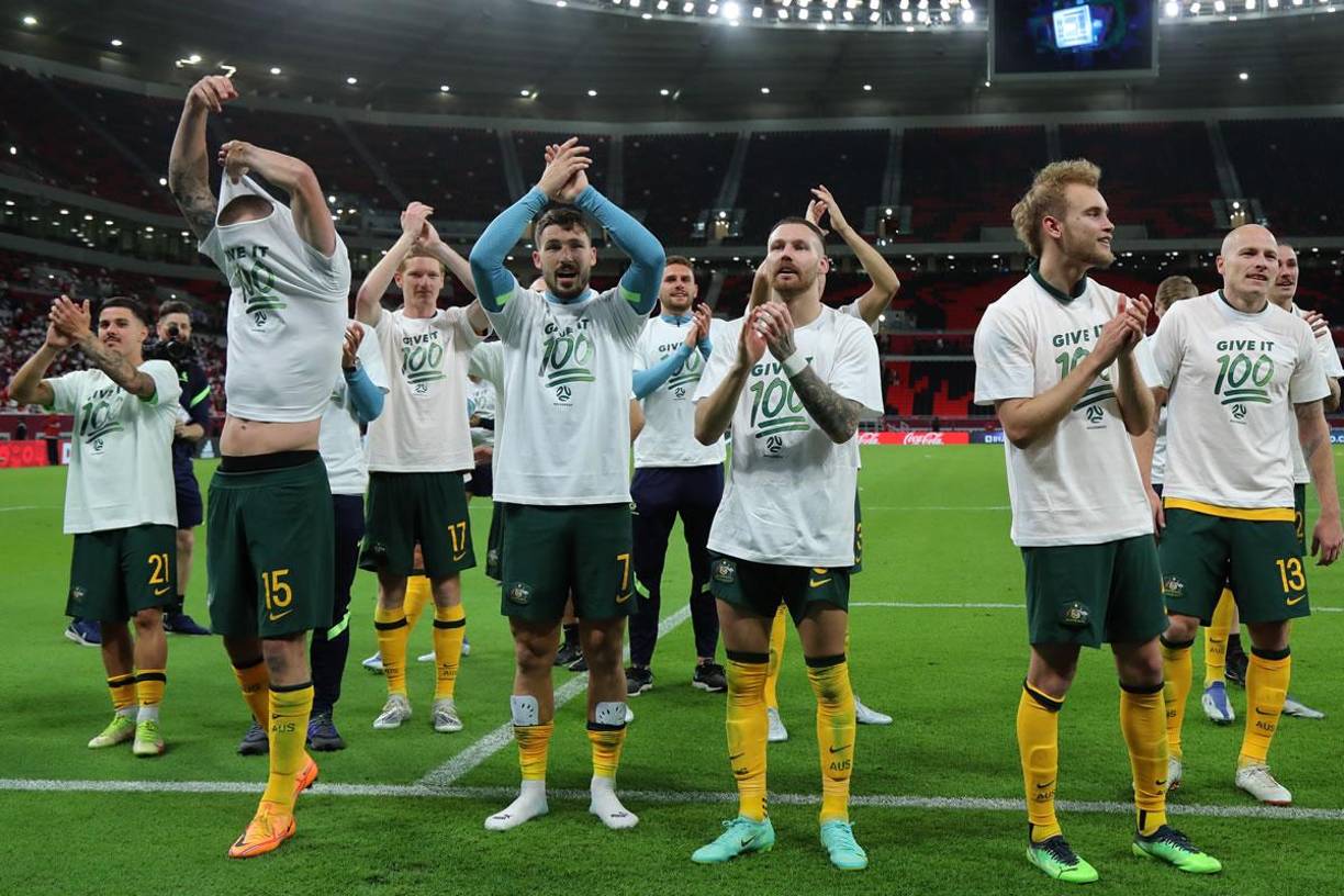Los jugadores de Australia celebran la clasificación al Mundial de Qatar 2022.