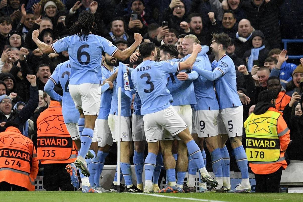 Los jugadores del Manchester City celebrando el primer gol del partido ante el RB Leipzig.
