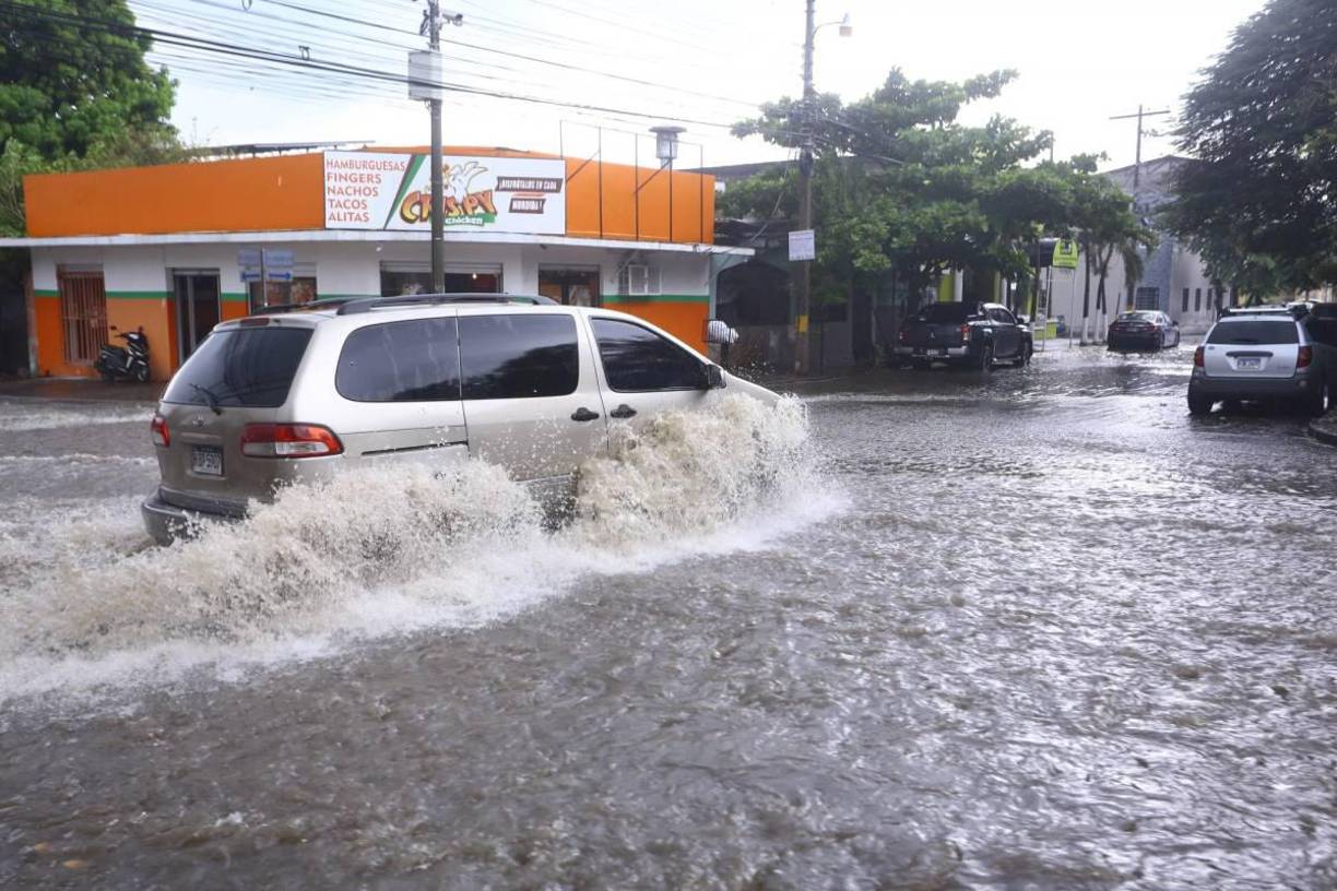 COPECO insta a la ciudadanía a seguir estas recomendaciones para reducir riesgos y protegerse frente a las lluvias y posibles efectos de la tormenta tropical <b>Sara.</b>