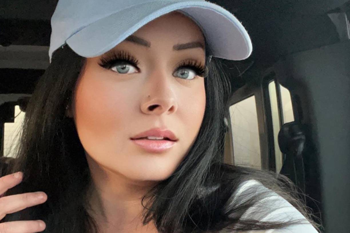 Megan Gaither (31) fue suspendida de su puesto como profesora de inglés y entrenadora de porristas del equipo de un instituto en Missouri, Estados Unidos.