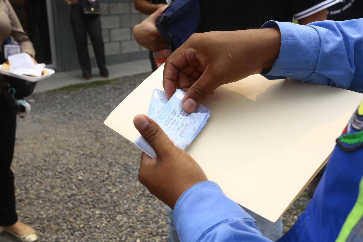 En La Ceiba, Intibucá y Copán son 100 licencias por día, en Puerto Cortés y El Progreso, Yoro emitirán 80 al día. En Ocotepeque y Catacamas, Olancho emitirán 75 licencias de conducir al día, en Choloma y La Paz 70.