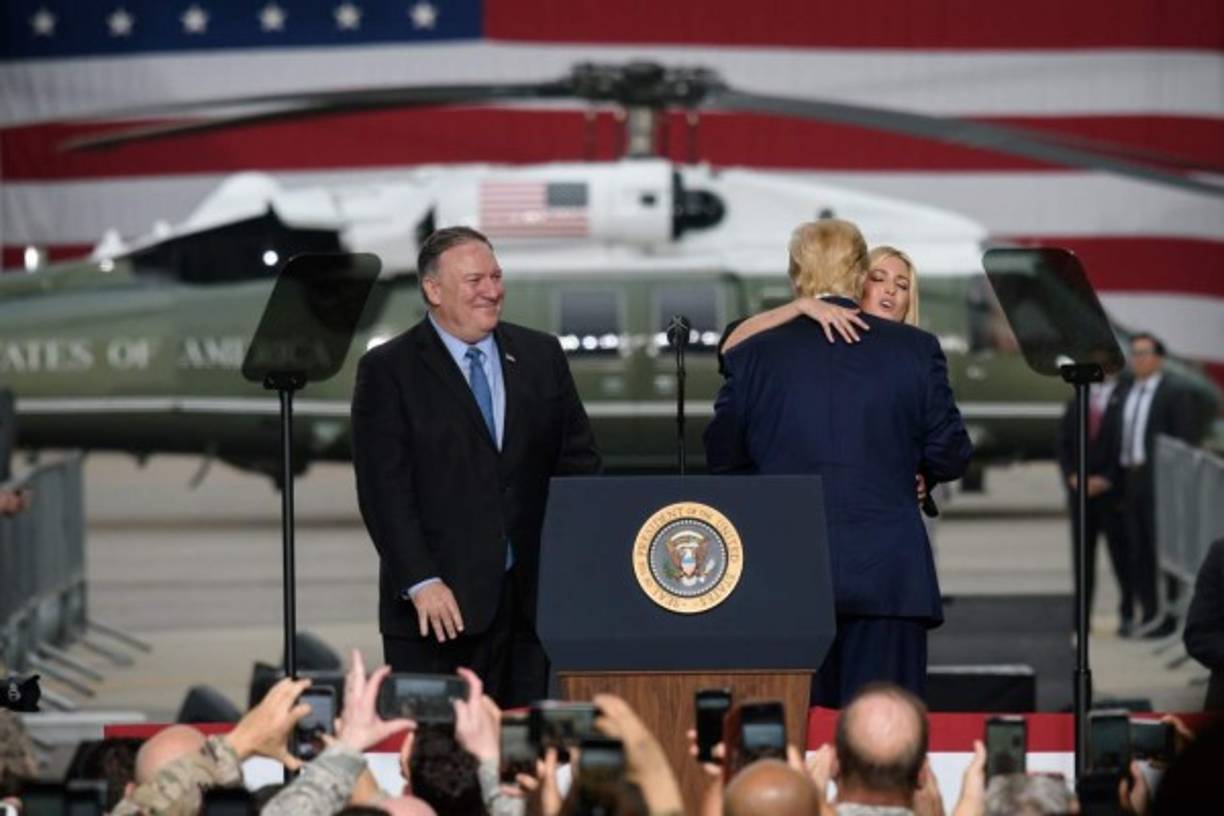 Trump no ha ocultado su admiración por su hija favorita, e incluso, ha llegado a afirmar que 'si alguna vez se presentase a la presidencia, sería muy difícil vencerla', ya que es 'una diplomática natural'.