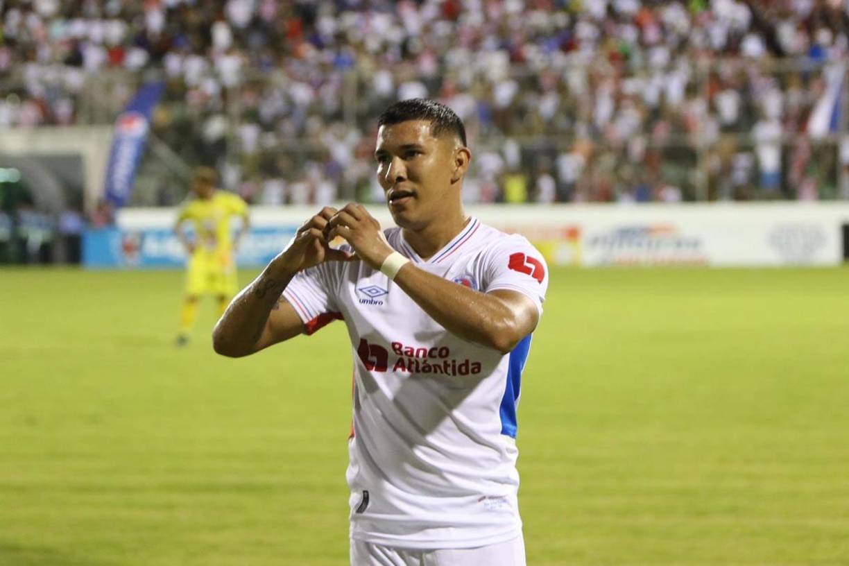Kevin López celebrando su gol que salvó el invicto del Olimpia. Fue el salvador de los merengues en Comayagua.