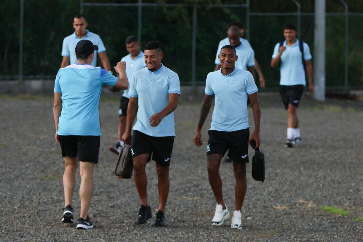 Con alegría y con gran humor, así llegaron los futbolistas de la Bicolor para su segunda cita oficial con Reinaldo Rueda en el banquillo. 