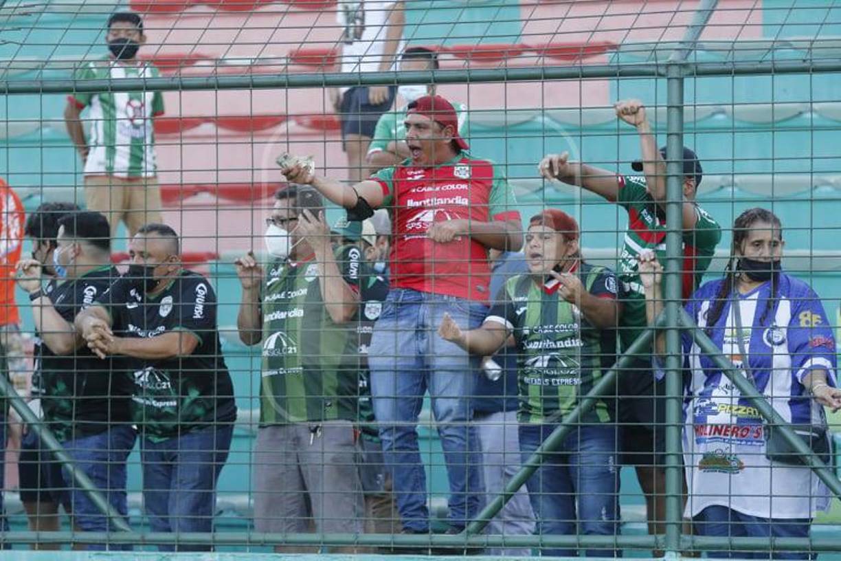 Seguidores del Marathón le reclamaron fuertemente a Tato García el irregular rendimiento y una buena parte pedía la salida del uruguayo.