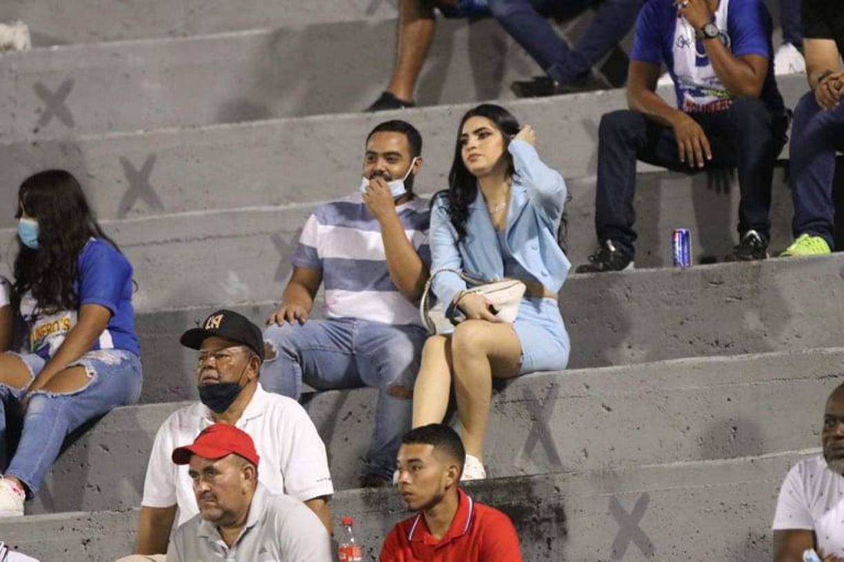 Roxana Somoza es una influencer hondureña y decidió presenciar el clásico ceibeño.