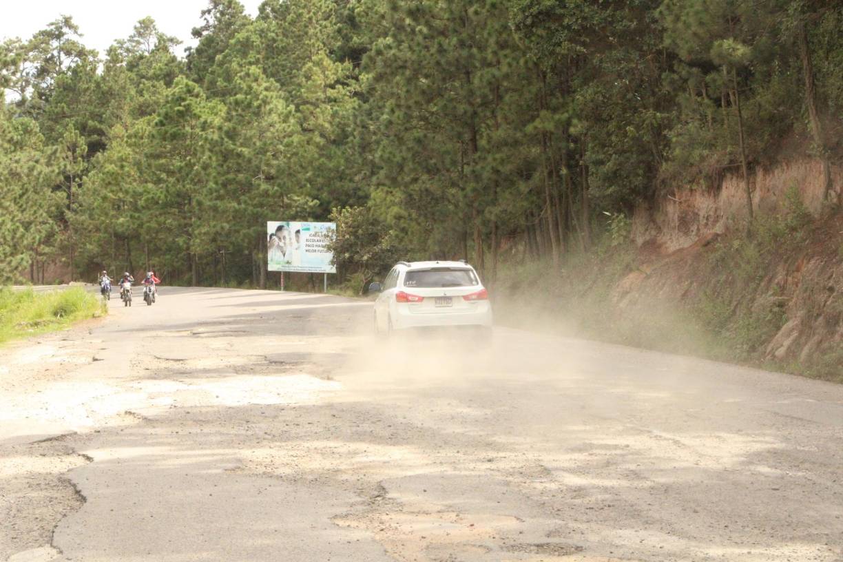 Uno de los peores tramos carreteros se ubican en Intibucá. La vía está siendo reconstruida entre Siguatepeque y La Esperanza, sin embargo hay tramos casi intransitables que aún no han sido intervenidos con la pavimentación que ejecuta el Gobierno en ese eje carretero.
