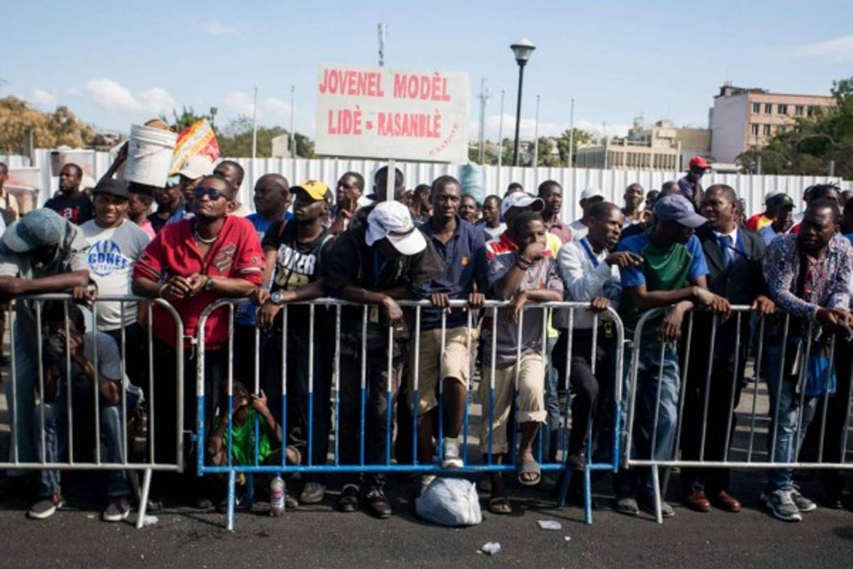 'El pueblo haitiano ha hablado: eligió confiarle las riendas del poder a un hombre joven, un hombre dinámico, un hombre que parece tener ideas para sacar al país de la miseria y la inestabilidad política que desde hace mucho tiempo frena su crecimiento y su desarrollo' dijo Youri Latortue, presidente de la Asamblea Nacional