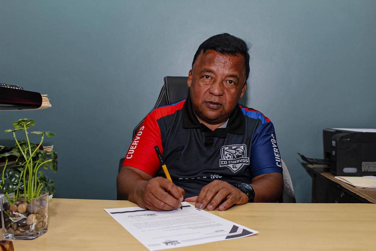 Gil Josué Rodríguez es el entrenador principal del CD Cuervos. El club anunció su renovación para las próximas dos temporadsa. Tendrá el apoyo de Alejandra Jiménez Fernández como su segunda entrenadora.