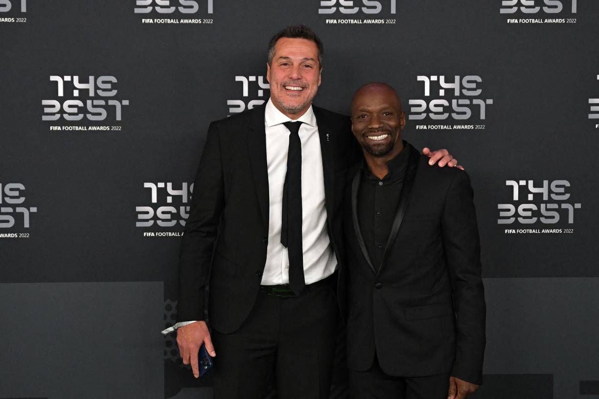 Campeón del mundo con Italia, el exdefensor Fabio Cannavaro, entre los invitados en París.