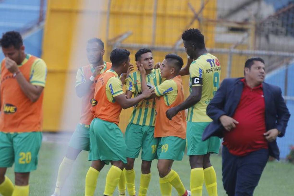 Parrillas One: Es uno de los clubes con más solvencia económica y ya sabe lo que es jugar en primera división. Además, en la Lima cuentan con un lindo estadio y sería interesante que los limeños tengan partidos de Liga Nacional.