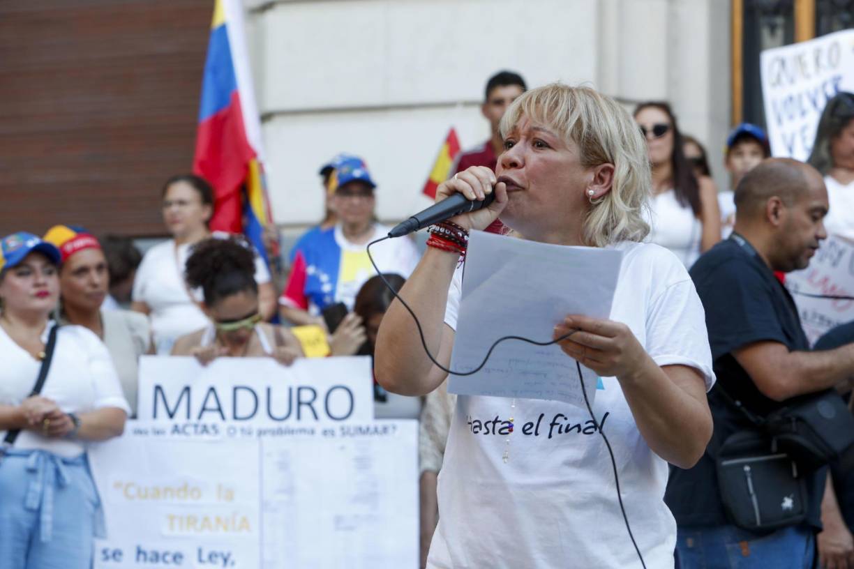  En Italia, se celebraron a partir de las 19.00 hora local concentraciones en varias localidades y en las plazas de la principales ciudades como Florencia, Génova, Milán, Nápoles, Palermo, Turín y Roma.